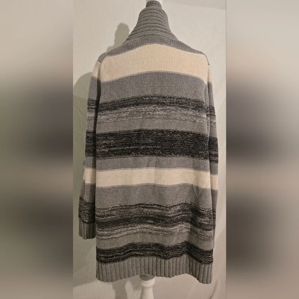 Old Navy Gray Knit Sweater